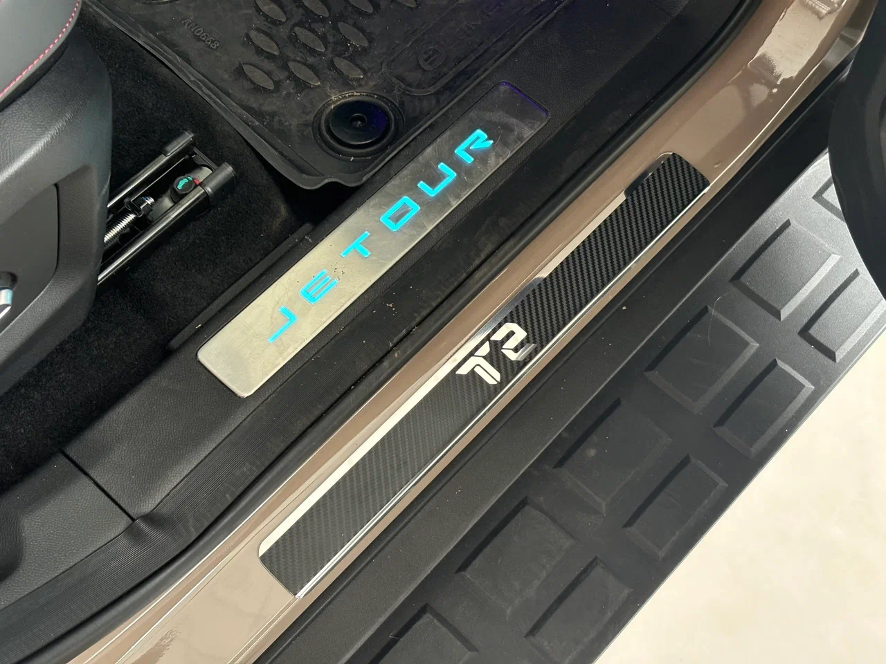 Накладки на пороги нержавеющая сталь под карбон 4шт. для Jetour T2