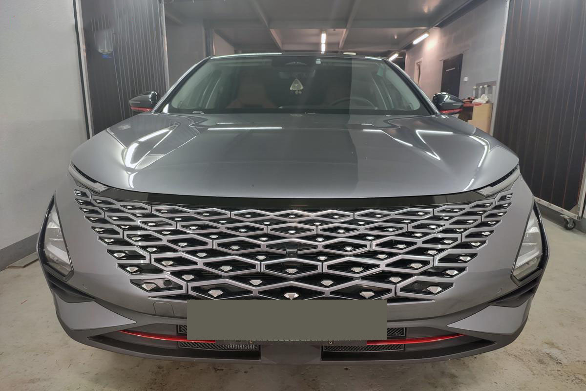 Накладка на капот между фар для Omoda C5 I