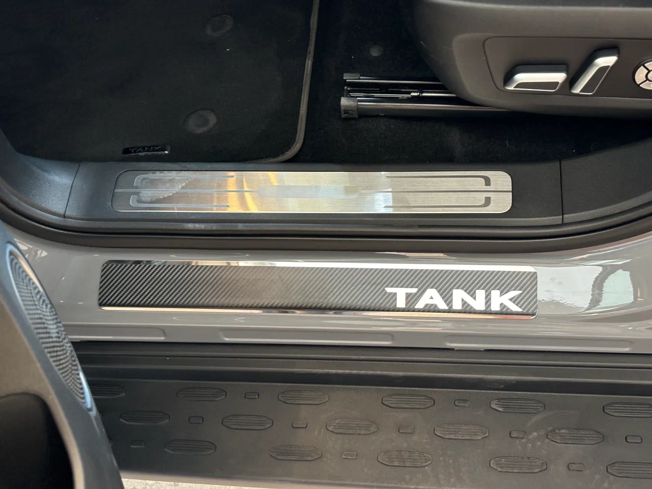 Накладки на пороги нержавеющая сталь под карбон 4шт. для TANK 300