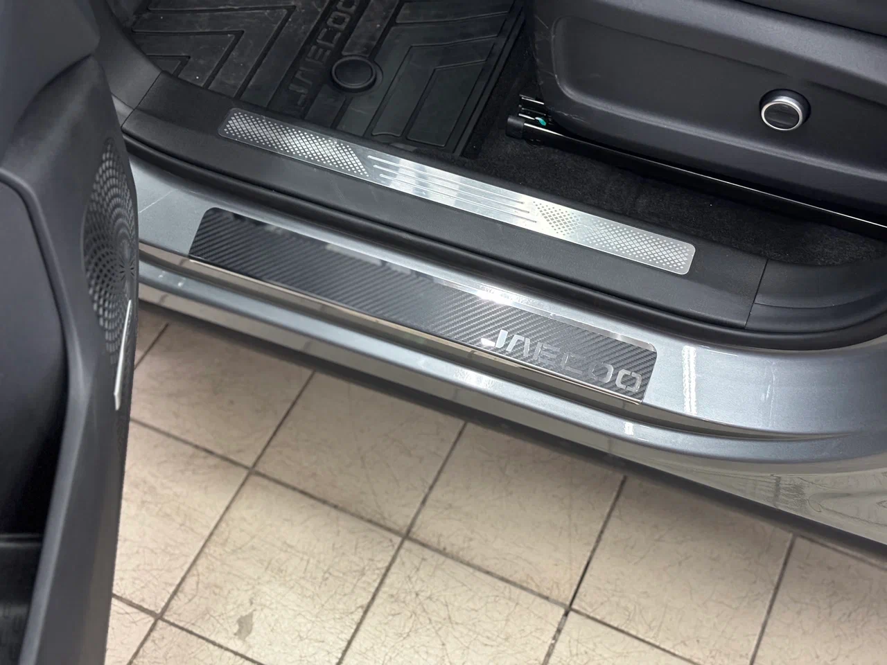 Накладки на пороги нержавеющая сталь под карбон 4шт. для Jaecoo J8